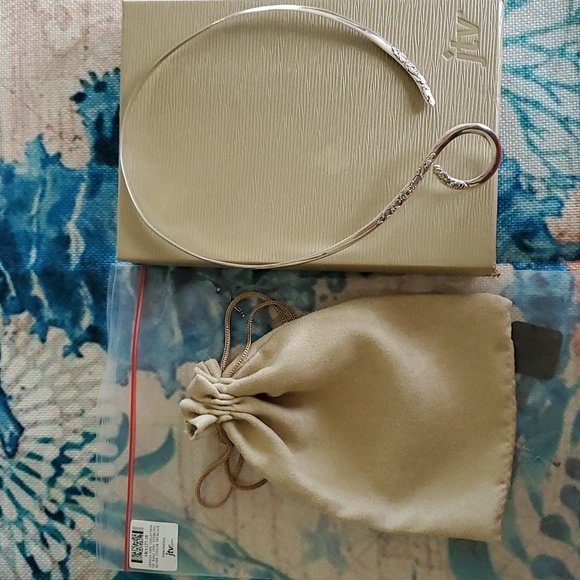 Sarda Artisan Gem Collection of Bali Sterling Silver Collar Necklace - Picture 11 of 16